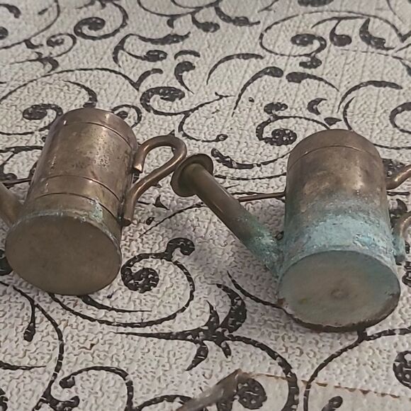 Vintage Metal Watering Cans Salt And Pepper Shakers. - Picture 9 of 9